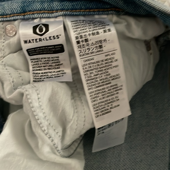 Women’s Levi mom jeans relaxed through hip and thigh tapered leg - Picture 4 of 4